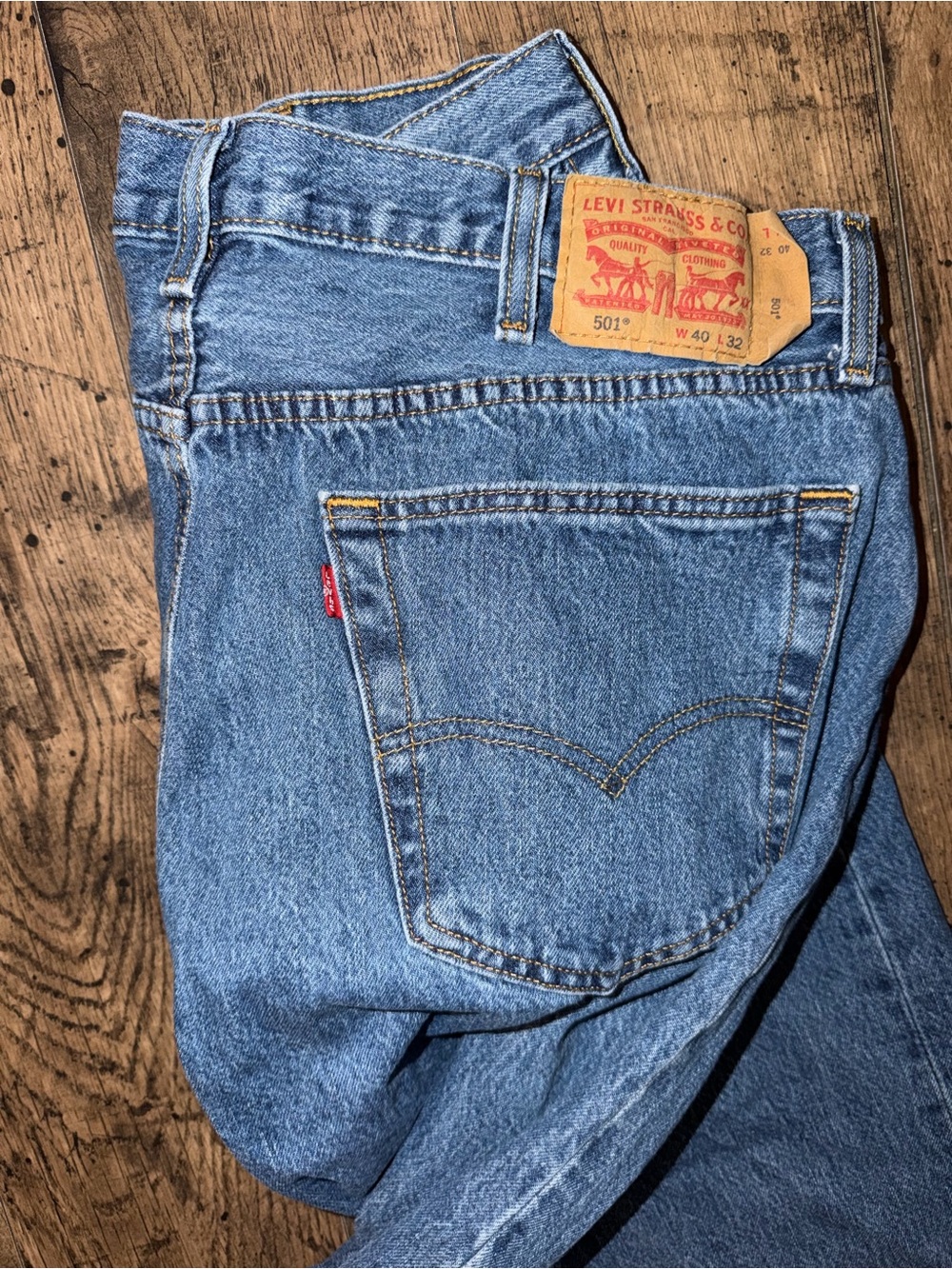 Levi's 501 Men's Blue Medium Wash Denim Button Fly Straight Jeans
